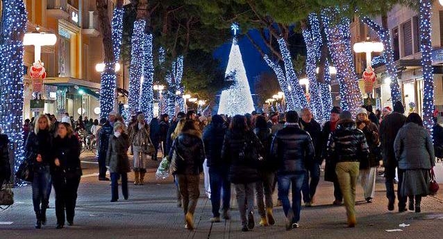 Baia Imperiale: Il Capodanno D'Italia Nella Discoteca Più Bella D ...