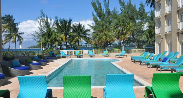 Courtyard by Marriott Nassau - Bahamas, Piscina