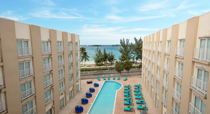 Courtyard by Marriott Nassau - Bahamas, Piscina